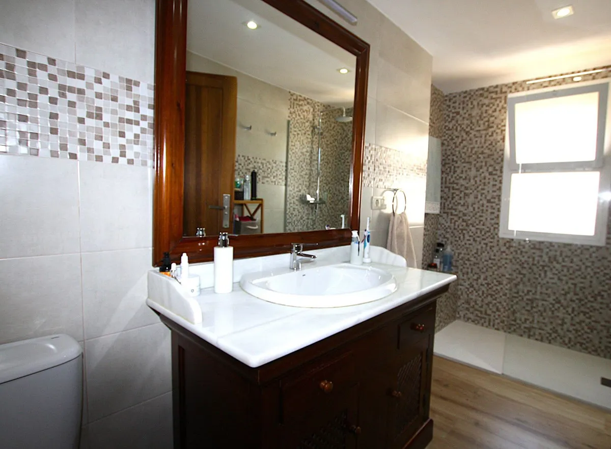 eb72166b-f5c0-46d7-88f5-b0250b95f34d