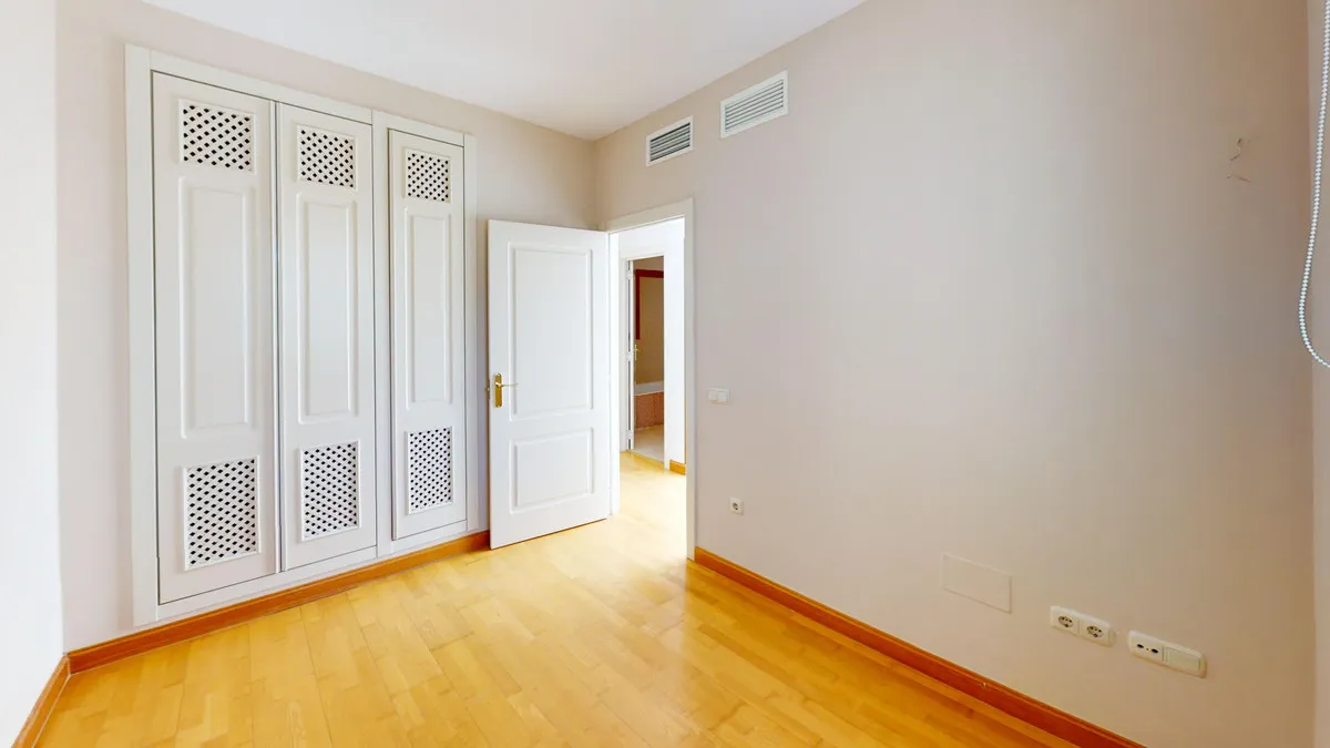 19e77a93-868e-48f7-bdd2-e2ee0c3642e2