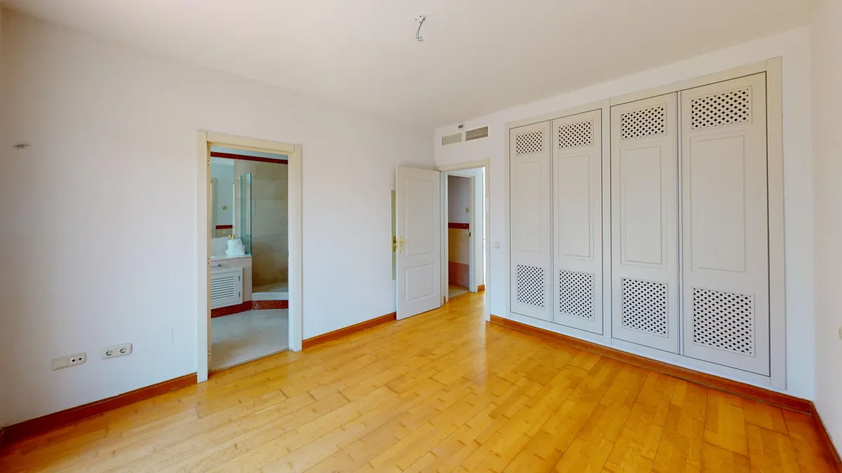 607a09ca-9ef0-493d-93e6-7a1ef1518ee8