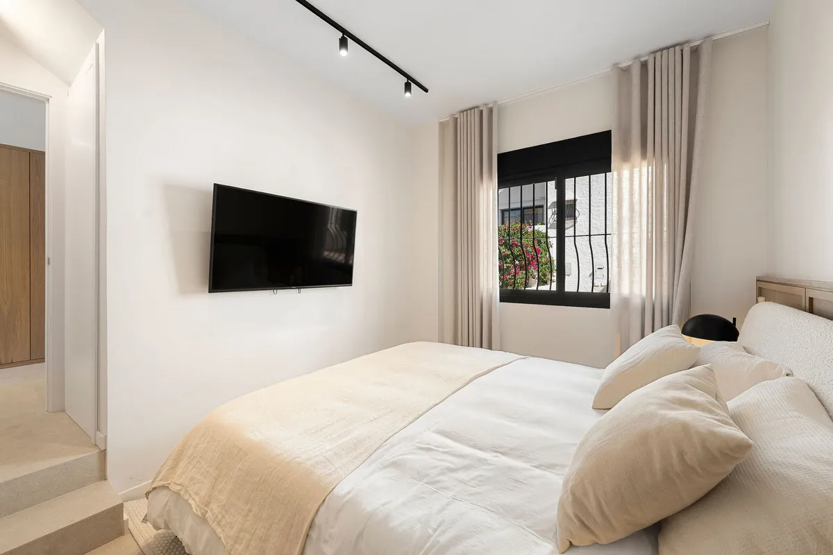 5a130528-ddc7-4b94-8748-bb6d42faf5b0