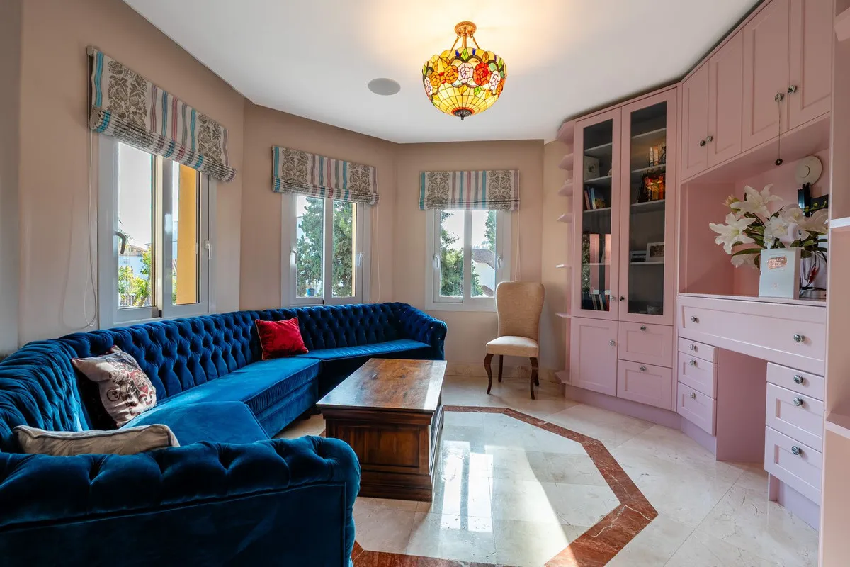 303fbad1-8a0c-4613-92d7-fd933defefd2