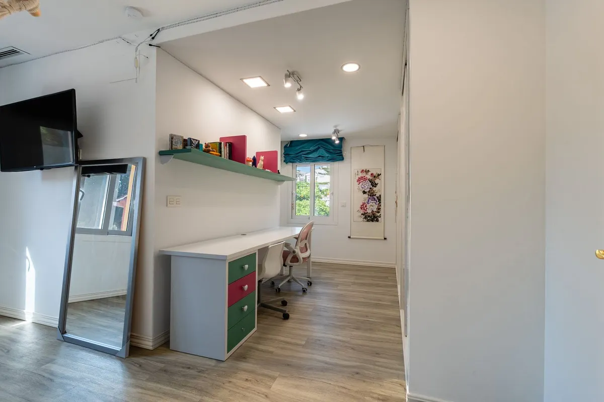 6fd834a8-5b33-43c8-9e24-3127608c2ff2