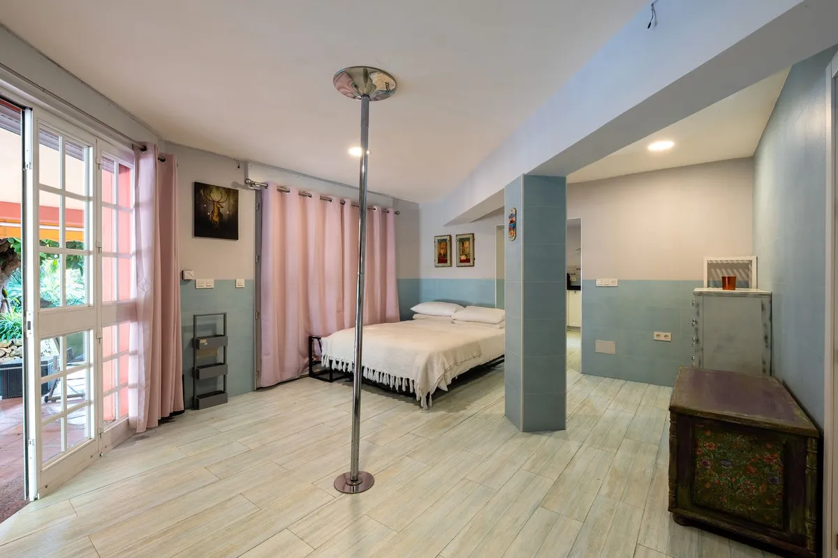 7fe521ff-b92a-4397-b373-1a0e9fe34759