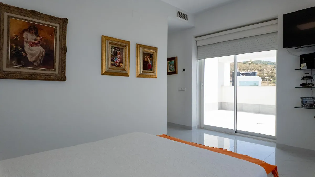 03802fa8-bb34-482a-9d41-26a7d30fb5da