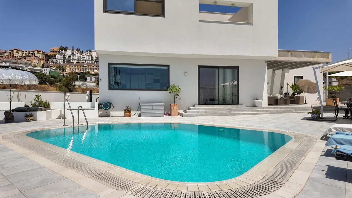 186e6702-19d5-431a-9c1a-ee3380275611