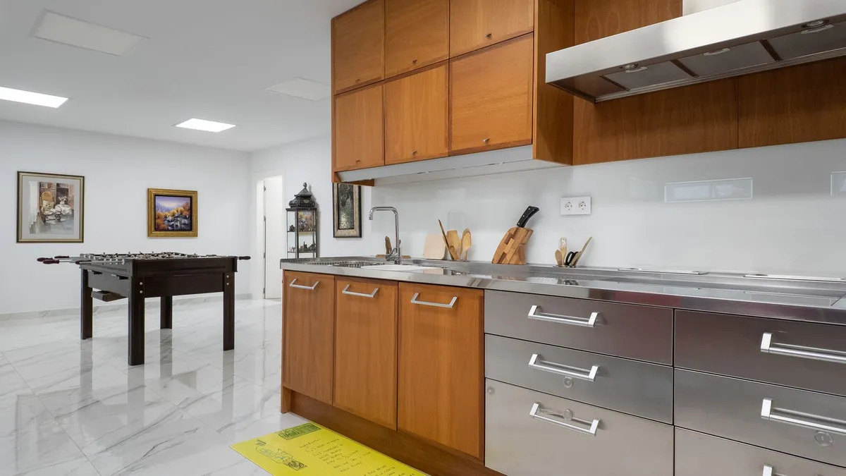 b8a6b0ff-e014-4430-8773-a69a9c08f4ed