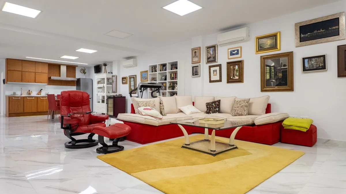 cfcffd81-9afd-434d-bf75-ca4b3961cd98