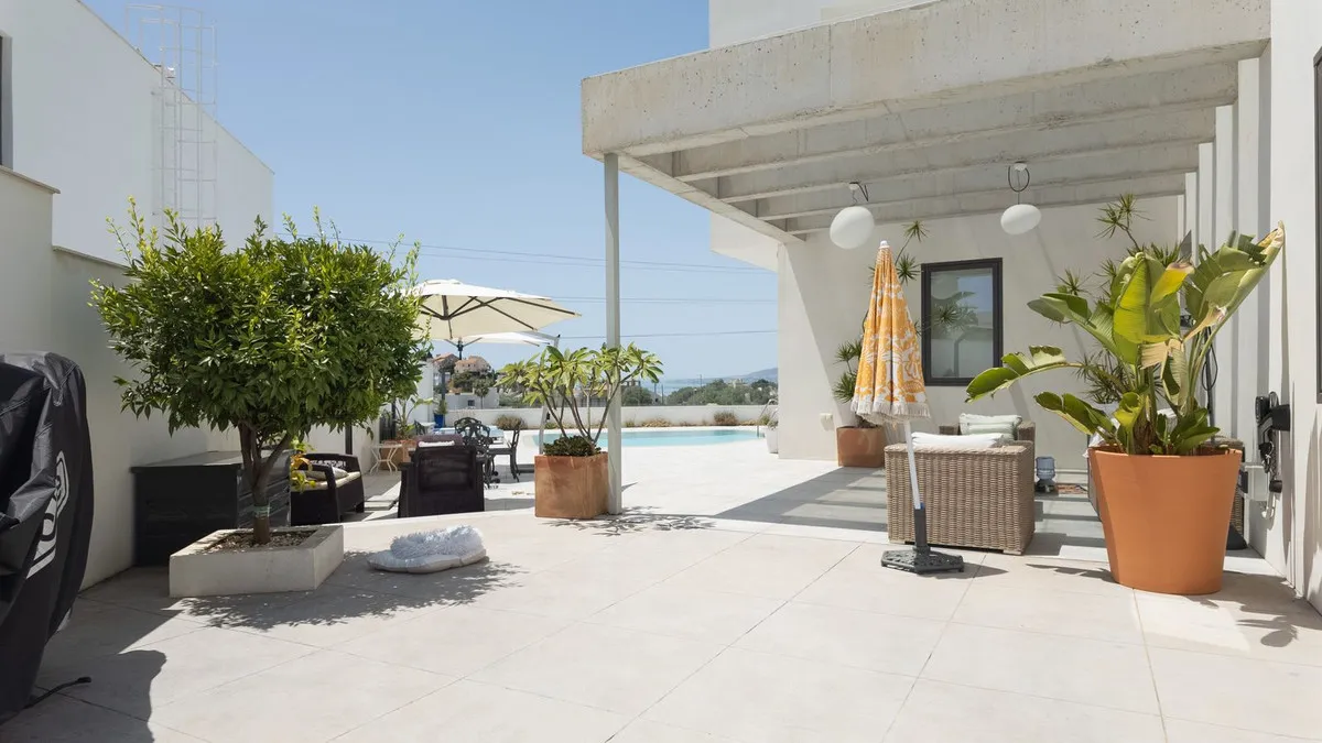 e8afaf8e-ff08-42b3-a276-185a565d6523