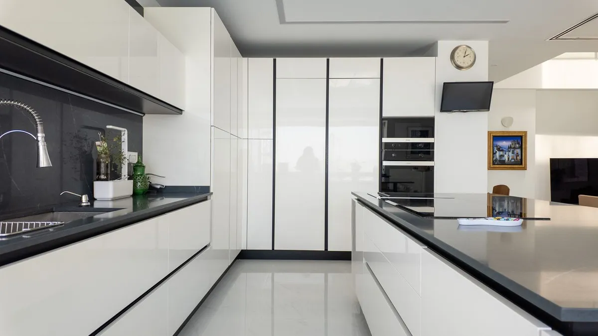 e98272a5-9a93-427f-806b-279eec2f734b