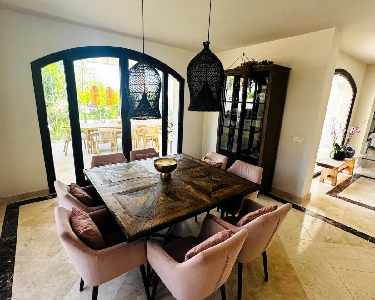 b4eb46be-f0b7-407e-b552-c56a9a181506