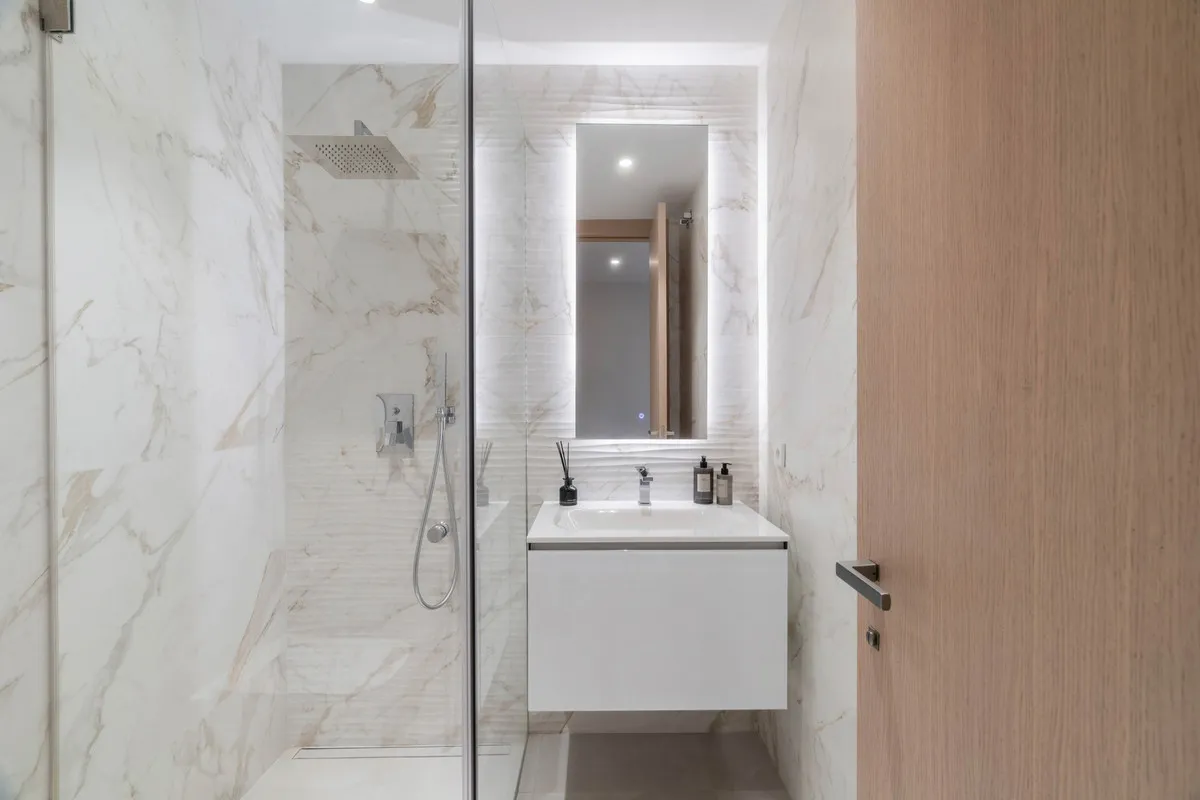 9d98f9a4-78a9-404a-b65c-4e7f5a668fd1