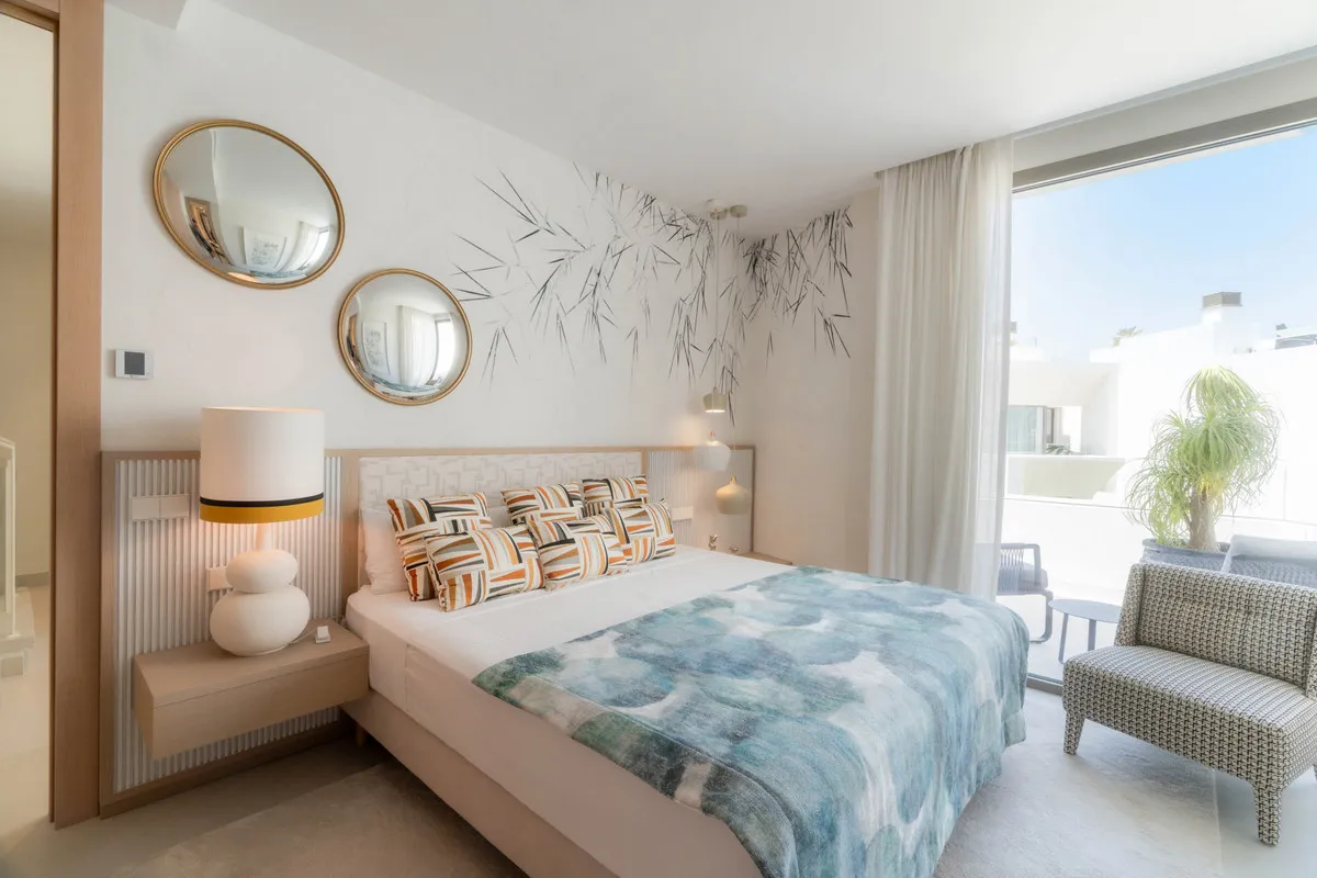 f6c87173-4b37-41eb-adc3-d02d6728cf05