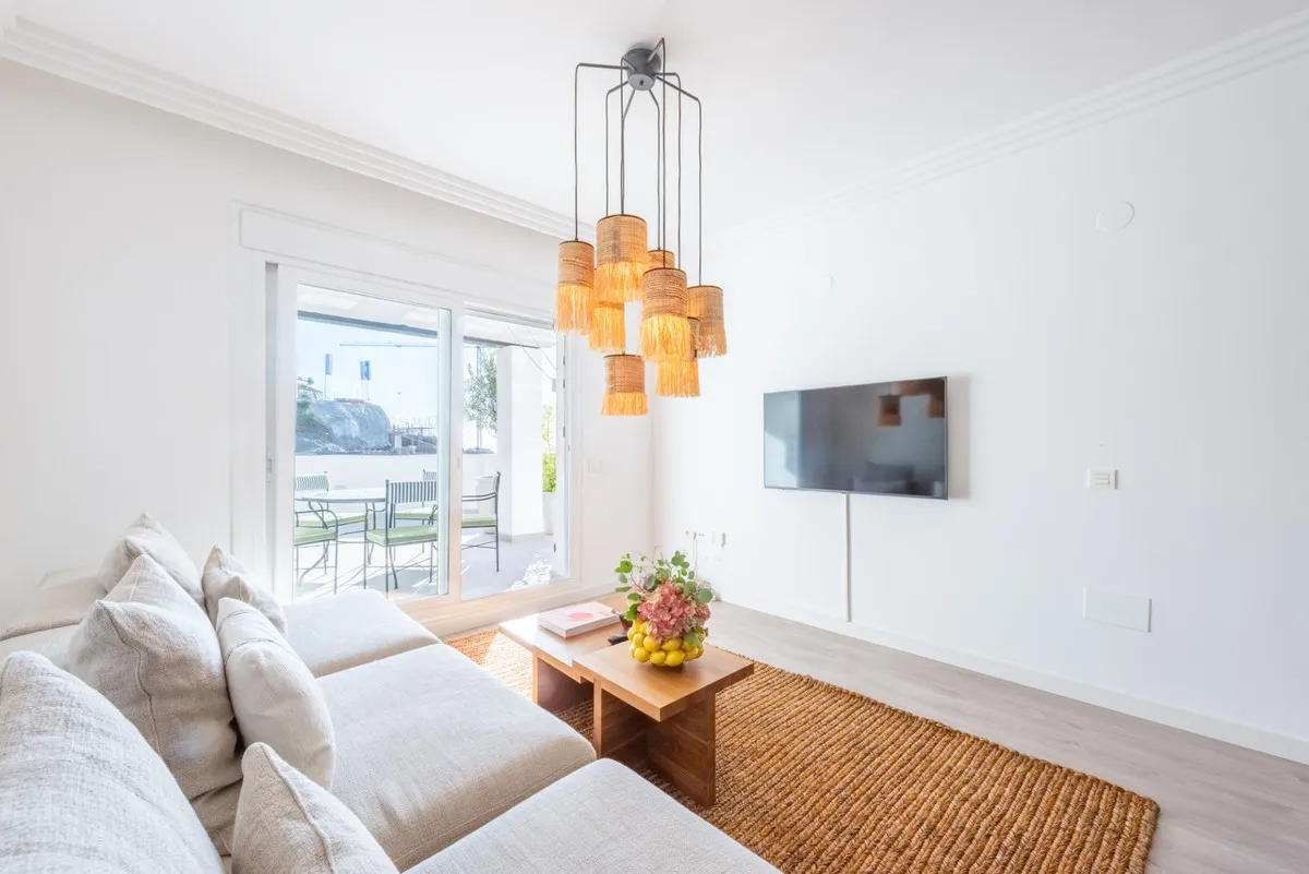 00f5247c-d6fc-438d-9461-1bd8c78fd2ec