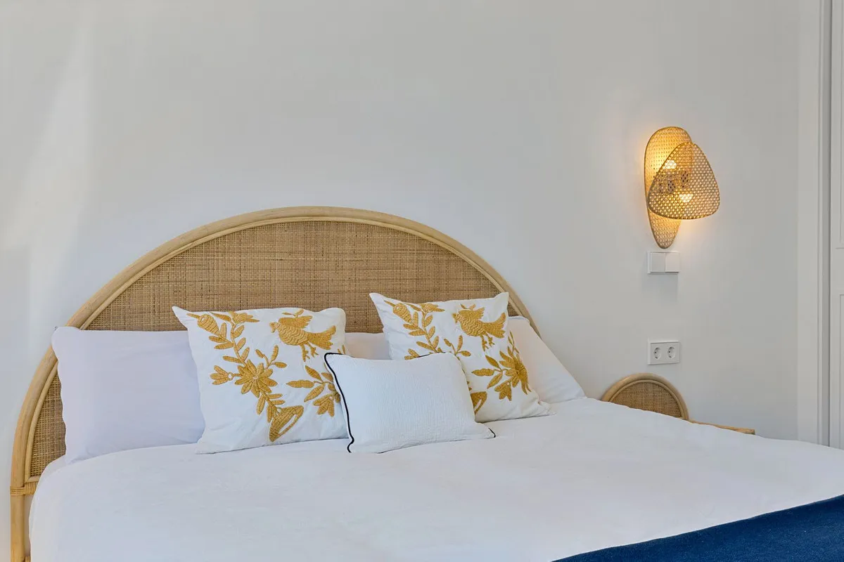 f6eb3e77-40c3-4cbc-8be9-0263bd643817