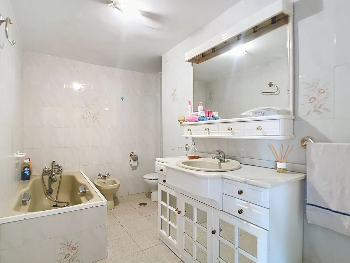 5c7fff8a-da2e-4885-9b19-0ca223635a6a