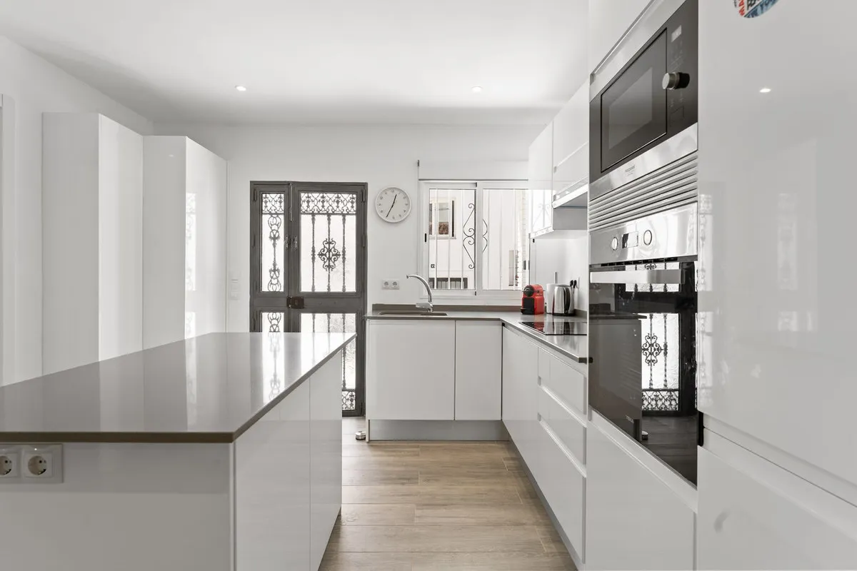 4c8c4c1c-08d5-451f-9518-17b705317247