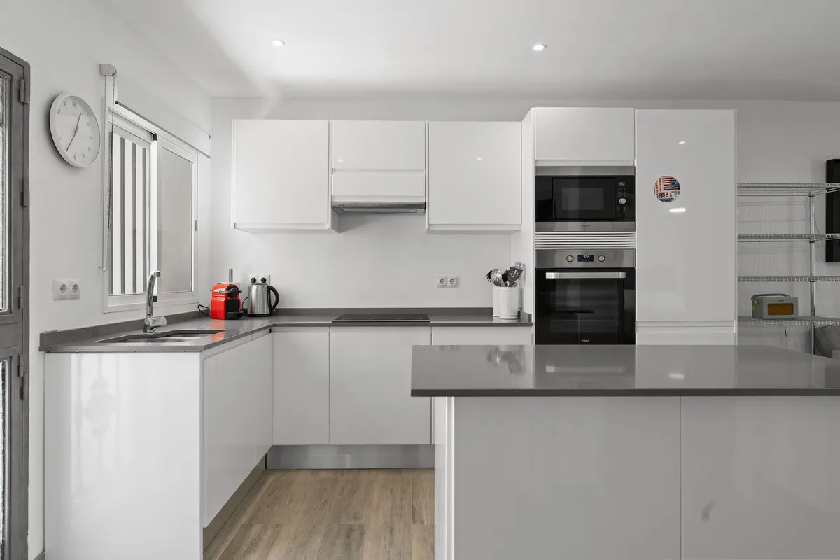 d50fab21-5b7e-4dfa-9f83-e1a3788d54e0