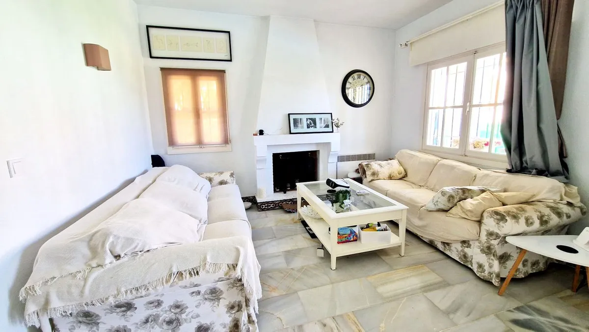 34b7cb7d-5aa6-40b0-8d69-6efd77830a12