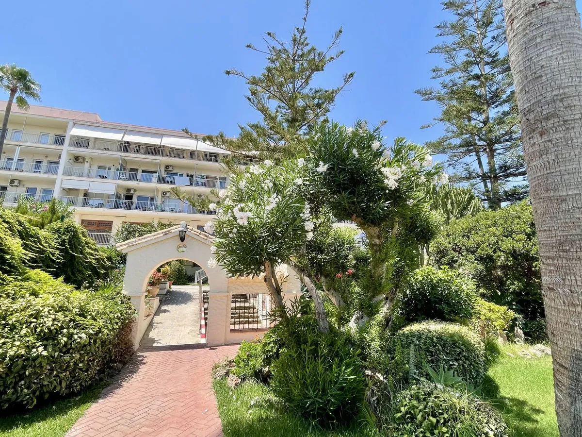 ff98a3fa-054d-483d-8941-63336b29bd25