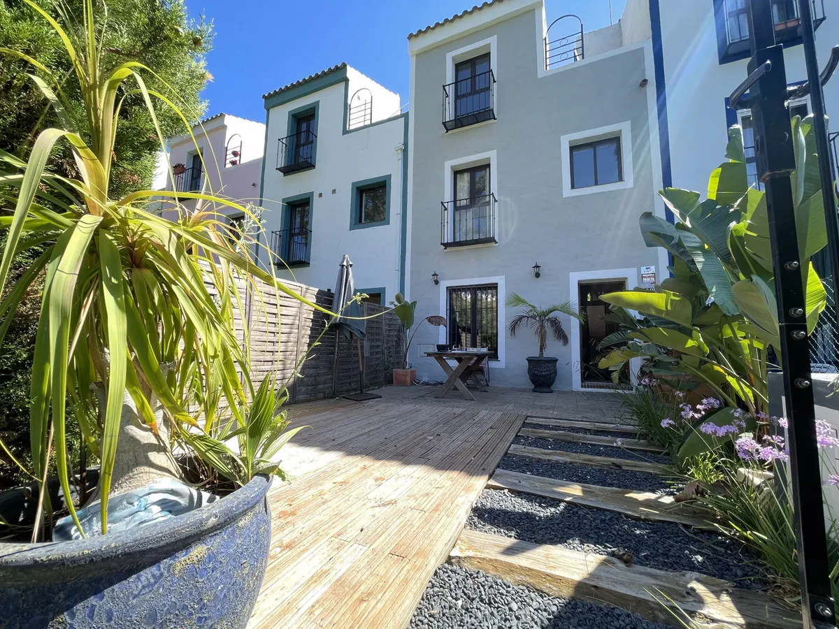 2eda4494-b70a-4e66-a082-34d1d5f95d31