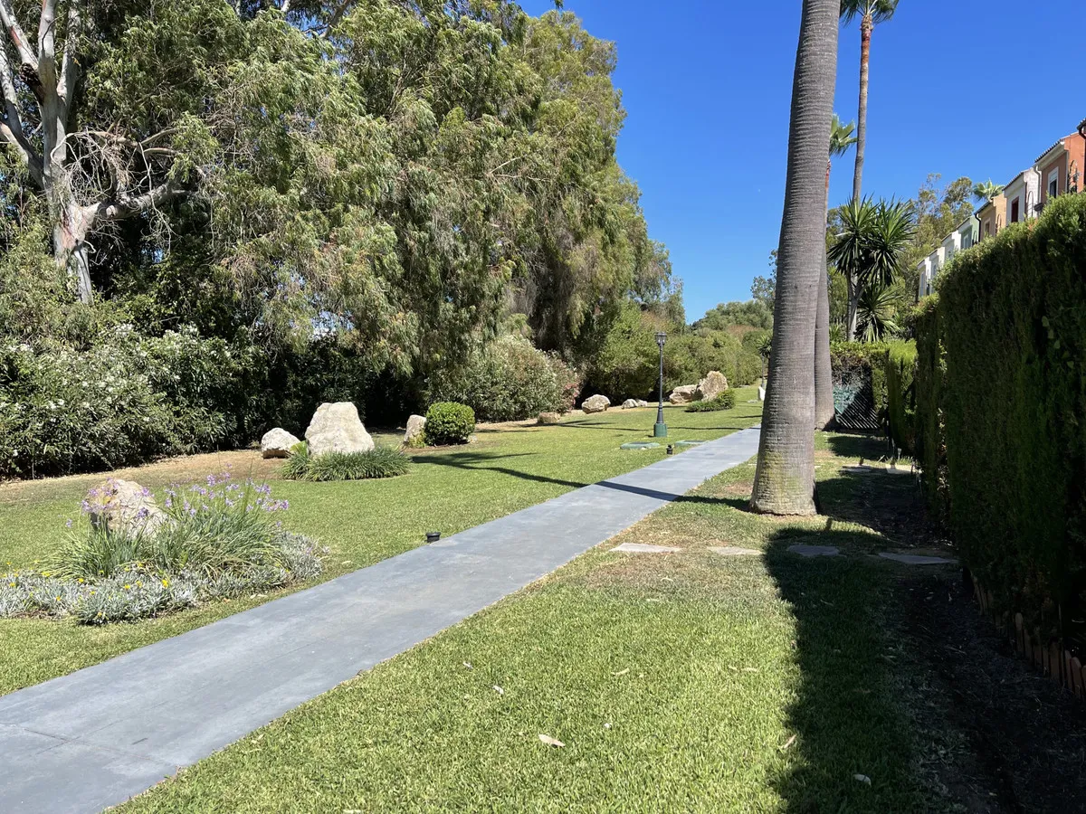 ec81281b-5dd3-48ef-8933-d6572bed8283