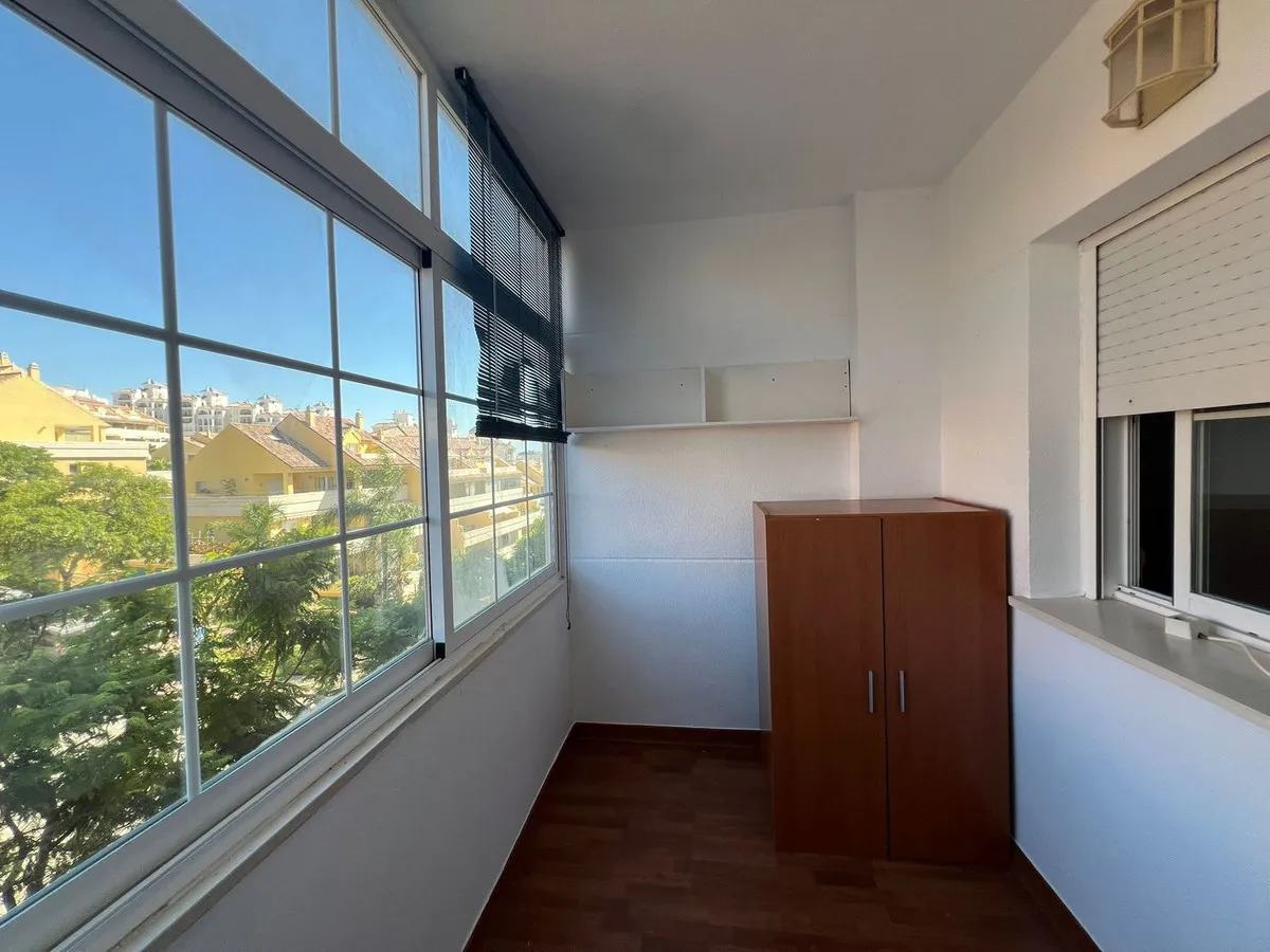 6200e7aa-f6f9-4fe4-a9c4-1a363f436241