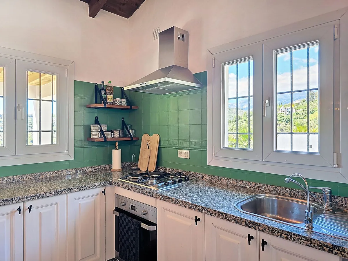 42c195d6-9b96-43b0-8410-46f4b5ef3478