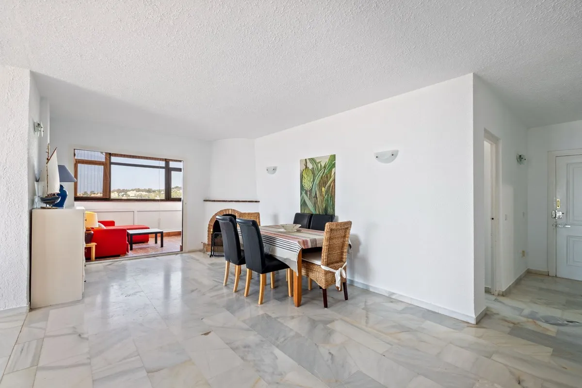 40a569b4-5894-4b07-8f54-4a80926a054e