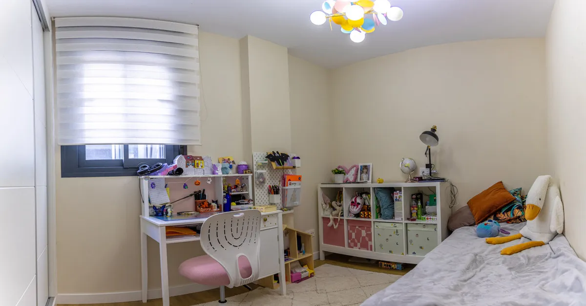 b2eef0f7-d9d8-42e2-b8f8-4fd7ed861603