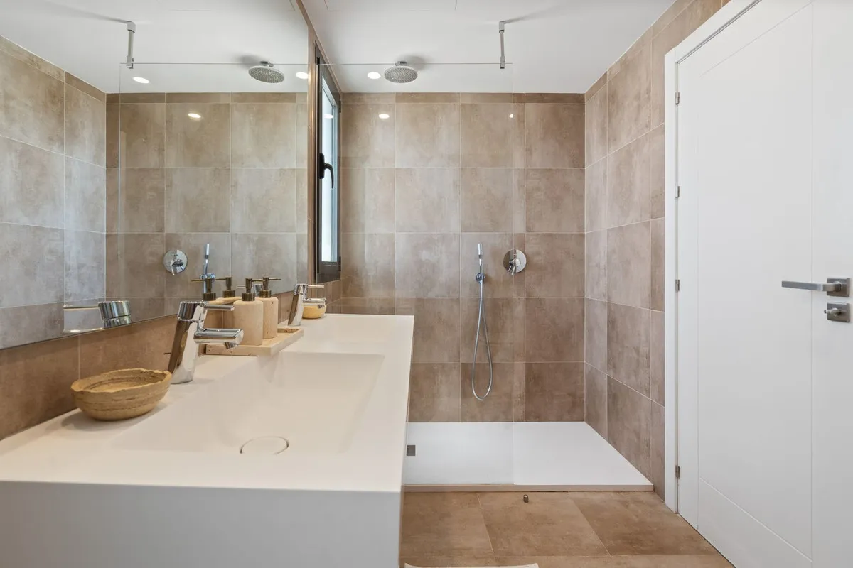 60749903-392c-4230-9694-21af46eda5a4