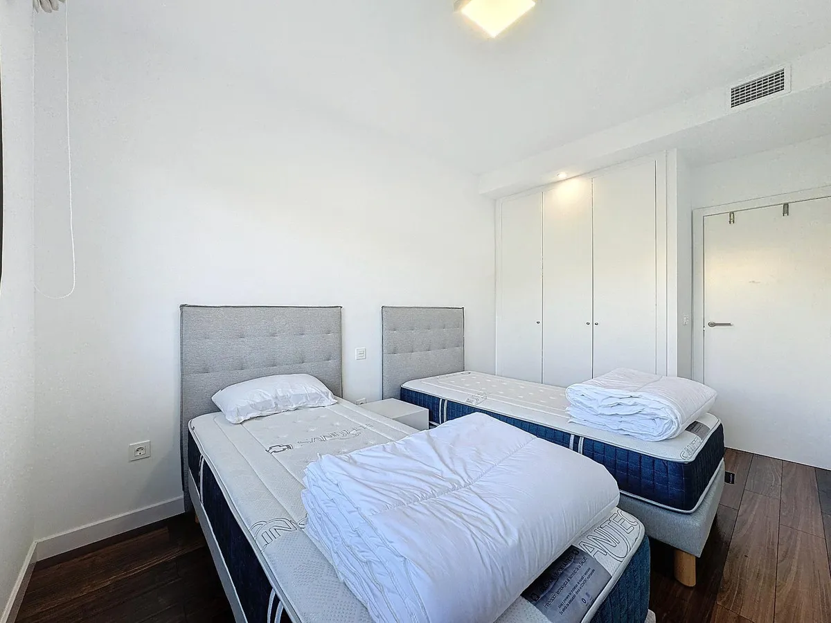 b11e92e0-b9df-464e-984c-26b304a14d8f