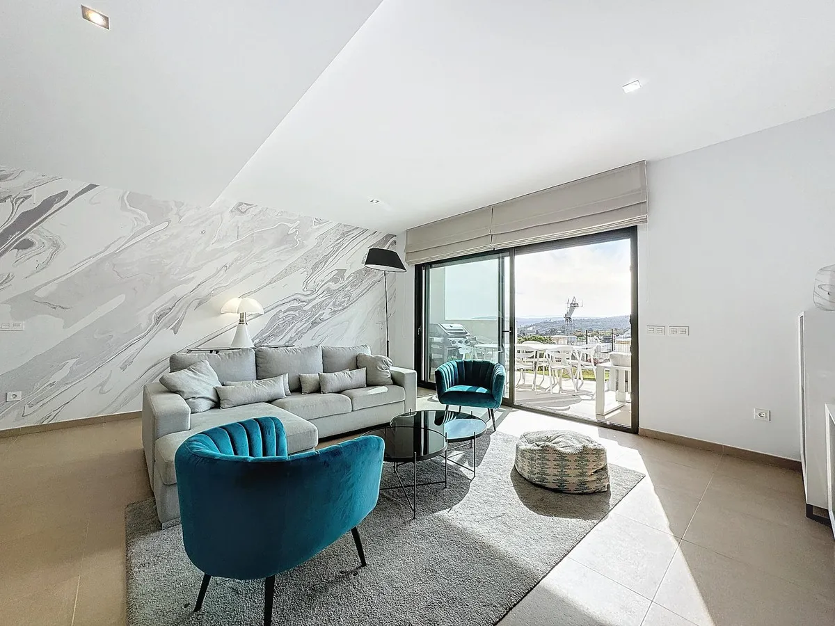 e806c381-6a70-4e1e-bdab-47104b38a870