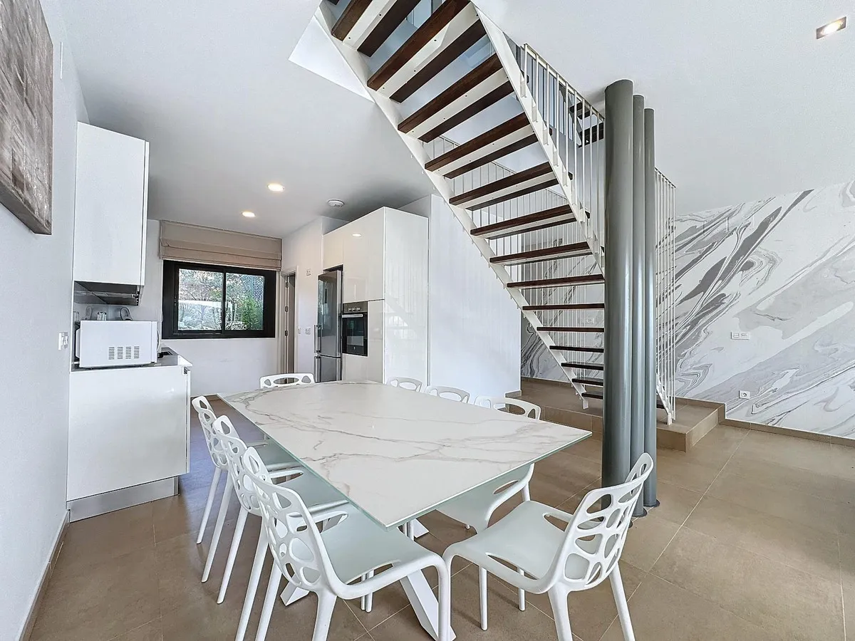 efbc4e0a-b9e6-4637-9f5b-b15f1399c8bb