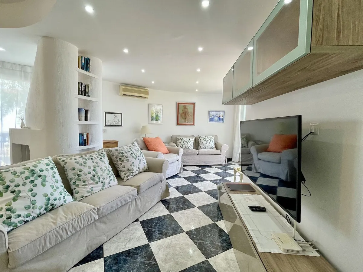 49a09569-4a3d-4082-a172-1ba16d2167ce