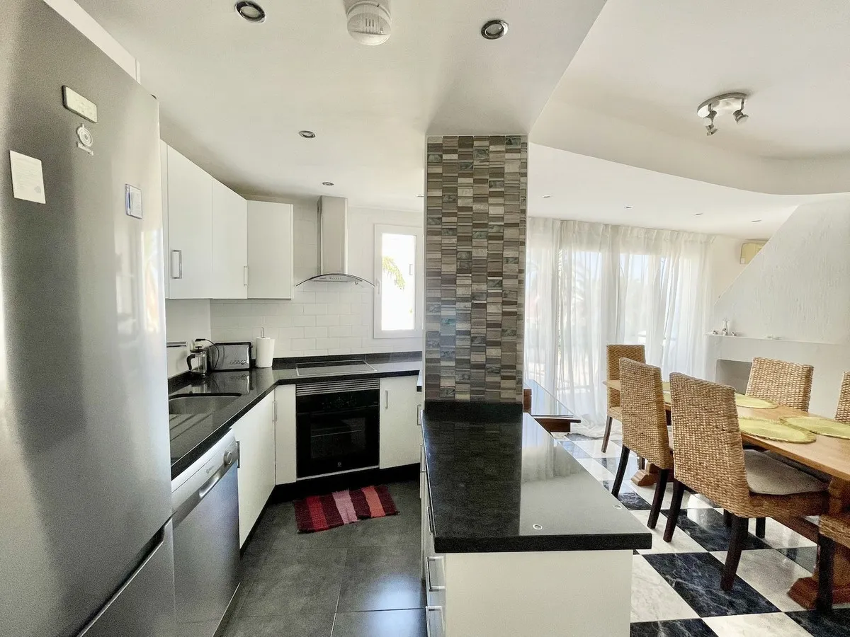 4f1b1afb-5120-4ddb-a291-4708438e4986