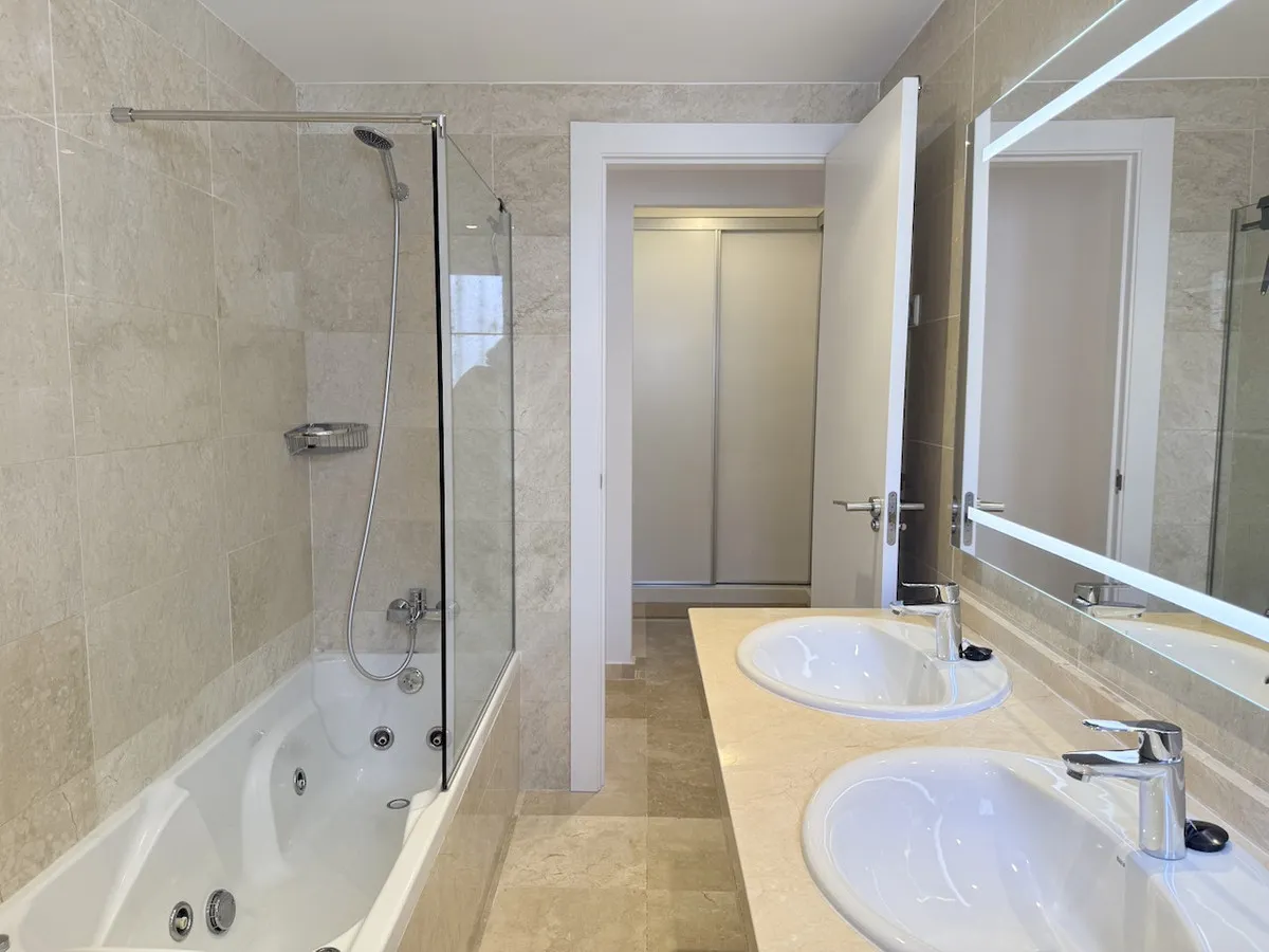 1f97ac3f-6958-43d1-92f9-266b048d23ca