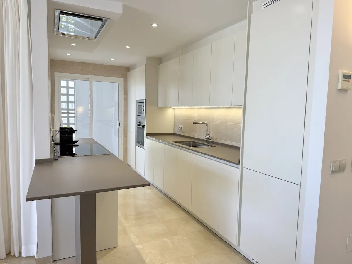 a79a02ca-afa0-4e9e-bf00-89ce8f412c8a