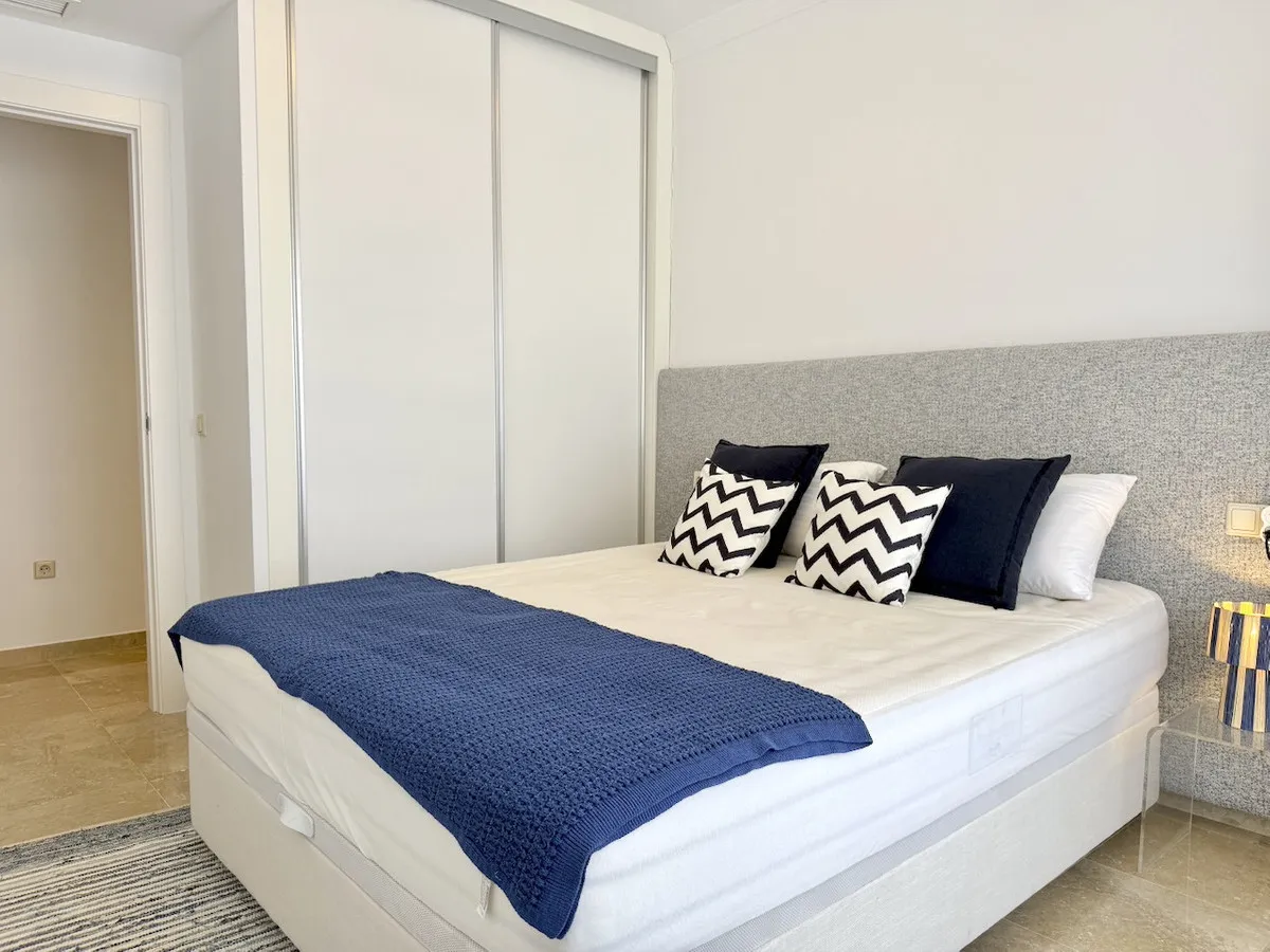 c4f6374f-0831-4072-9eff-1e821e871cc6