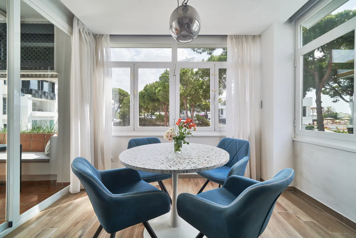 751de945-efc0-456f-8e04-959812e85037