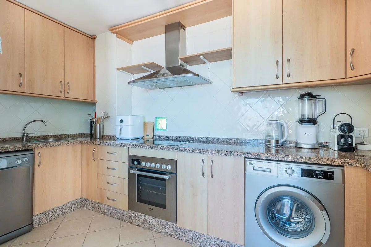 0452a37e-1c17-40c7-9e15-bfb6e3efc45c