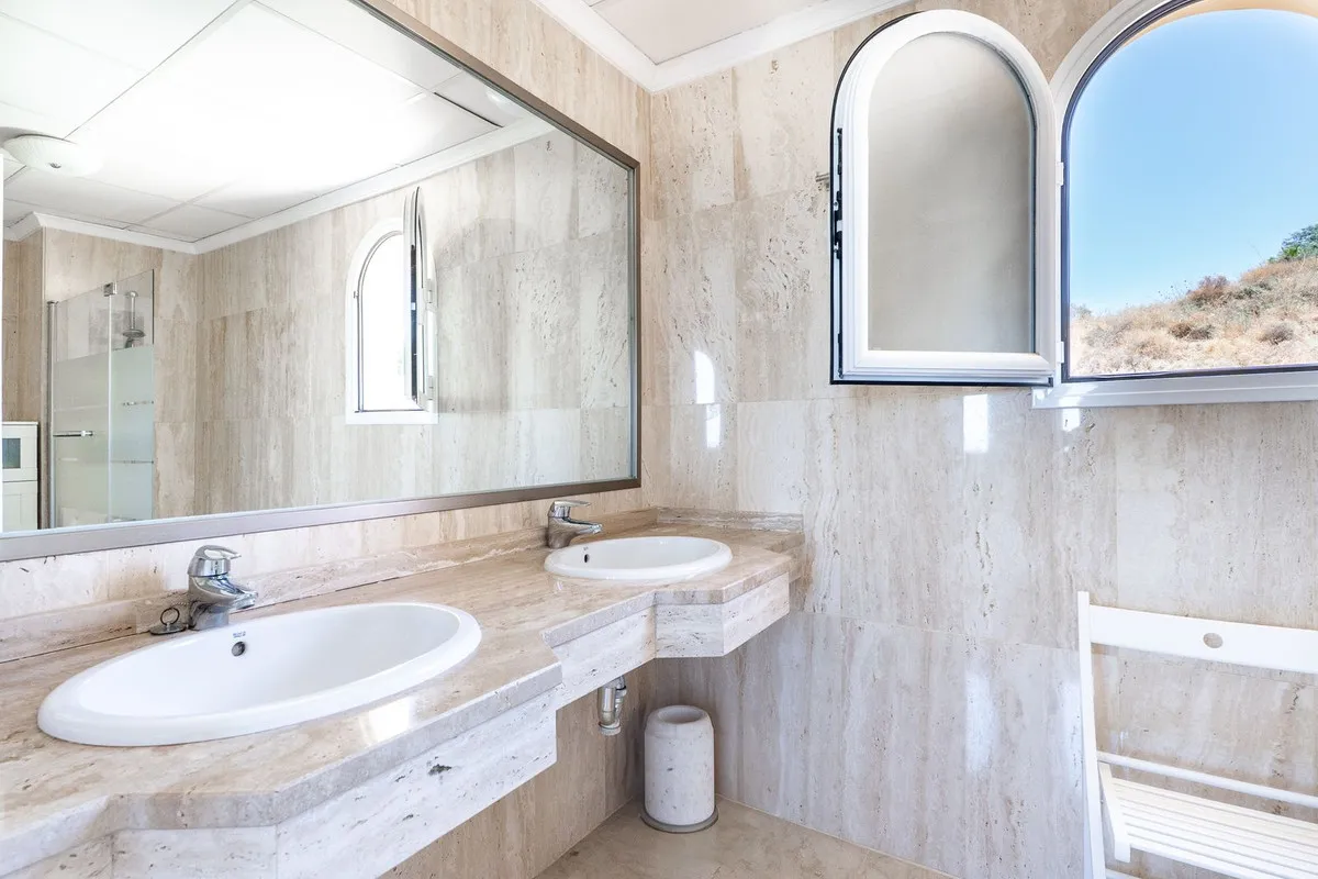 c7eba936-b966-405f-9fb0-805df2badf09