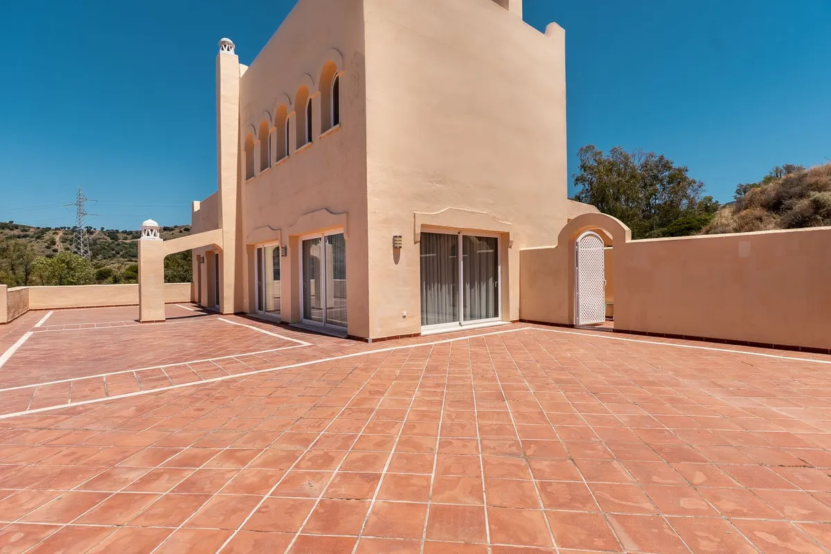 ec076e9b-ed22-4366-8a35-d8372d312fa2