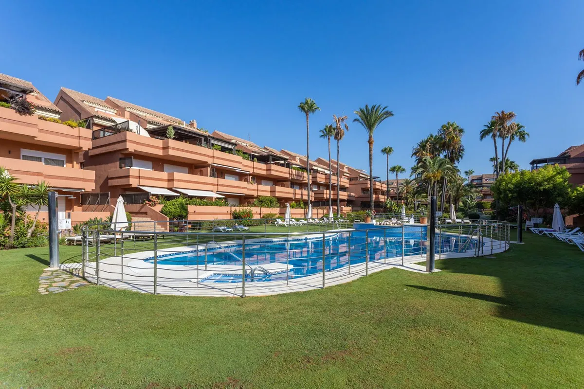 c2b8d5c4-4dd2-49a4-ac9c-fbb0ecc962d1