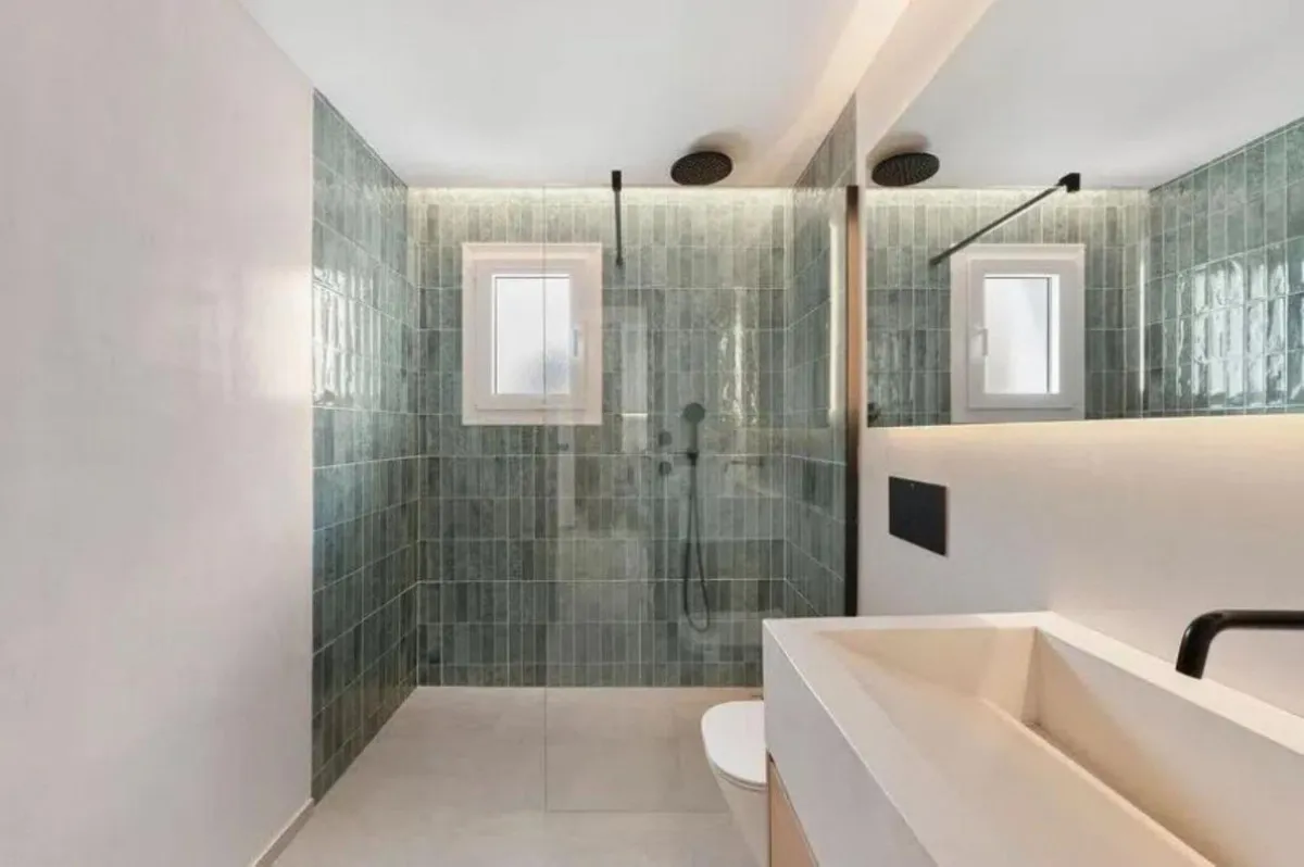 d9722742-45d9-4c89-a2ce-7edb3256d184