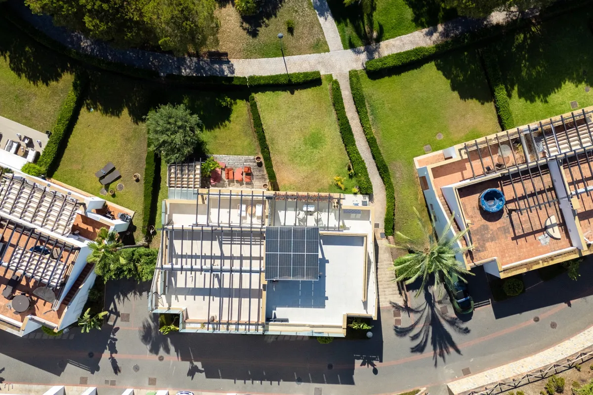 360006b0-0206-4396-90ec-4257fff148e9