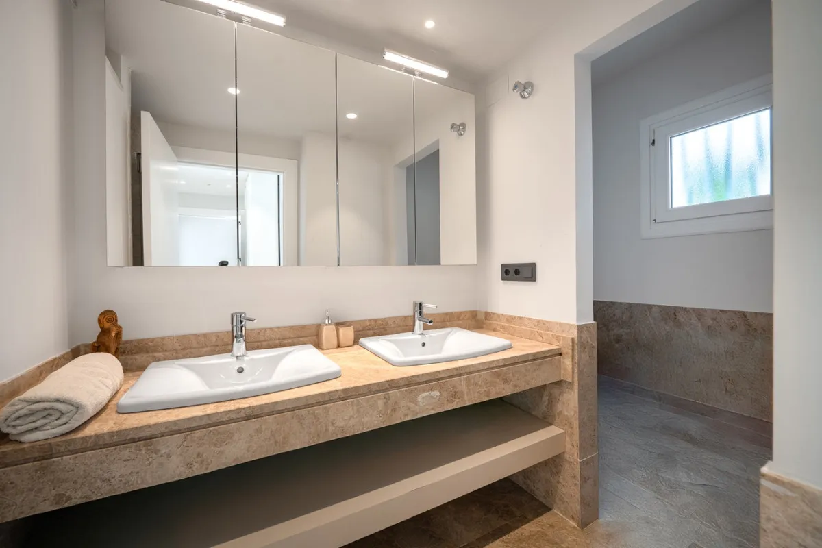 e0586e11-c216-4647-80a0-7334d8072a41