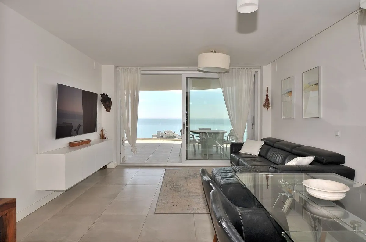 ec549099-9e3a-47d3-869c-1b20a7ecf8c8