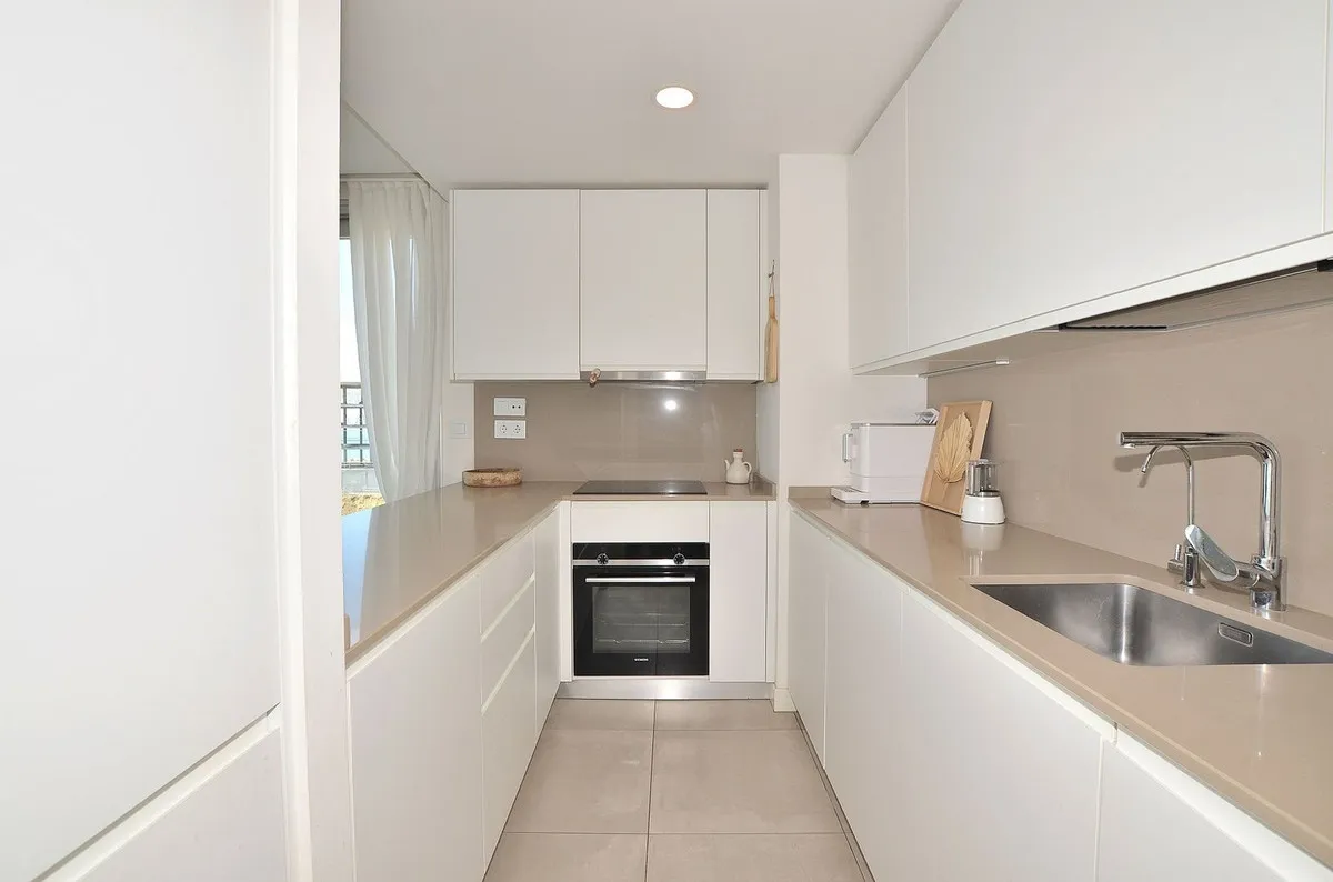 f44168a2-2c0a-46c7-bdec-d94645474b78