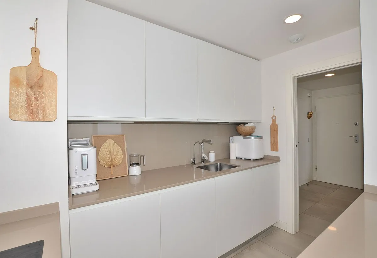 fe0b7775-3a18-49ae-9036-91b317371fdd