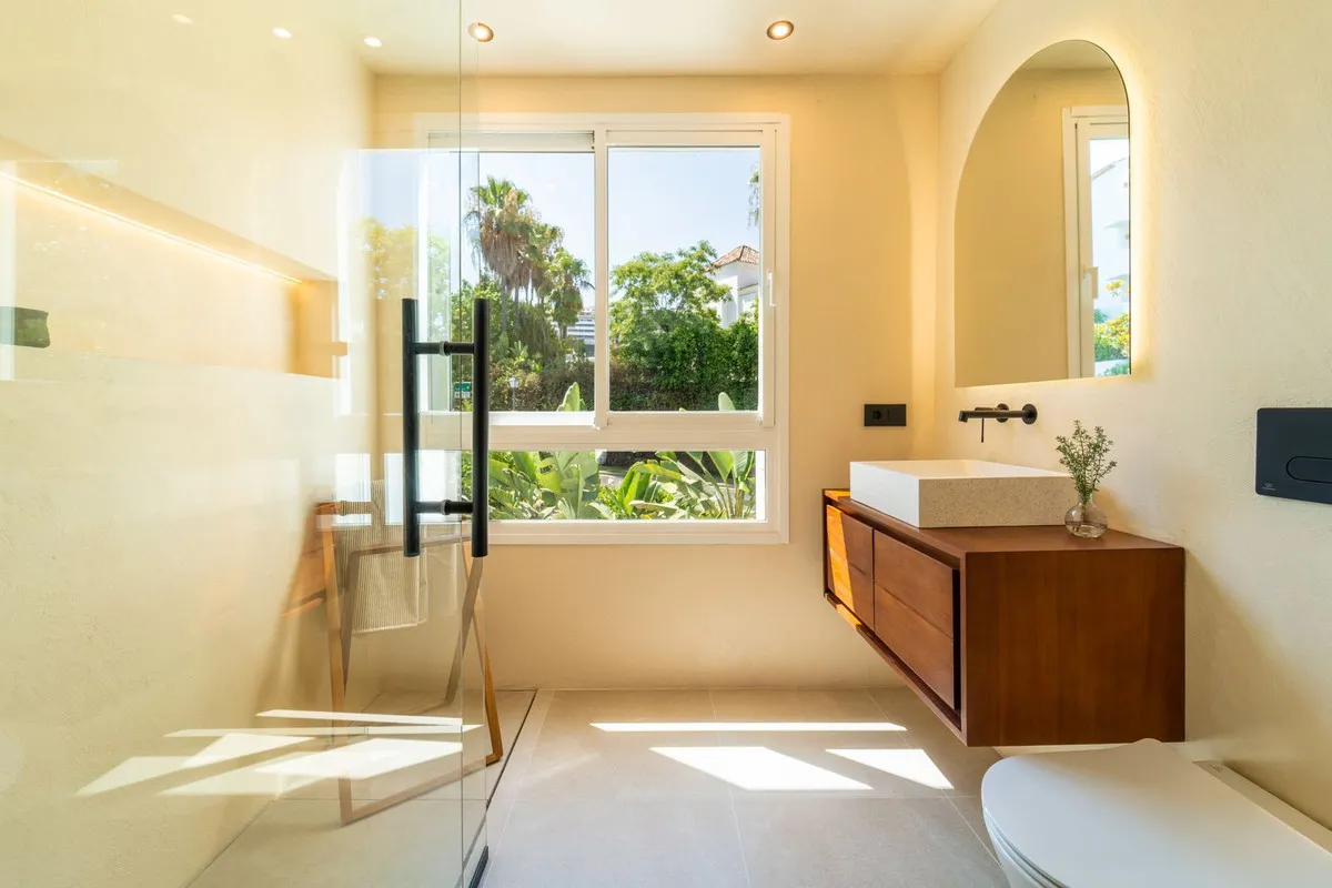 932ce99c-e282-4403-ba7f-a89da3dbc9e8